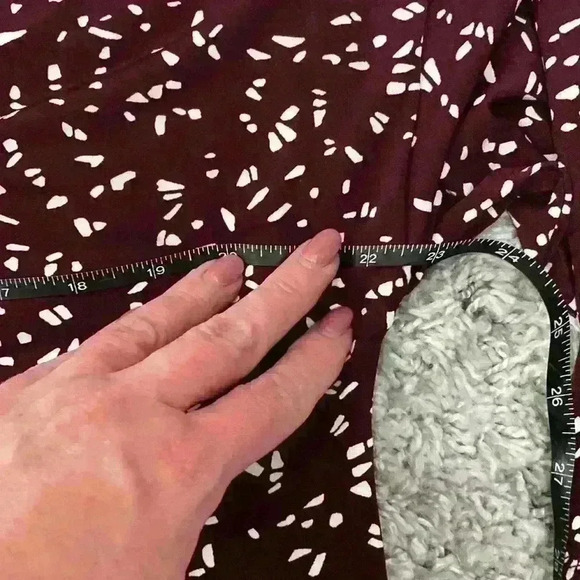 New Burgandy Beacon Stitch Fix Blouse V-neck  Large. New never worn E - Picture 10 of 13